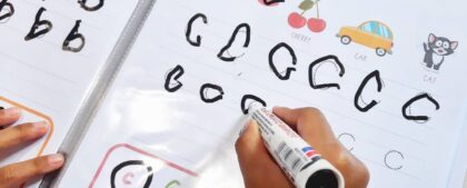 Belajar mengenal dan menulis alfabet dengan fun menggunakan  Worksheet Tracing A...