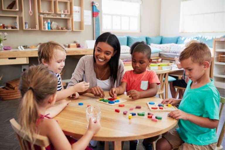 Tips Memilih Sekolah Montessori Untuk Anak