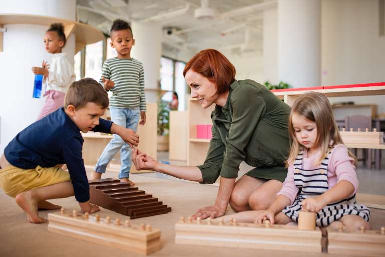 Tips Memilih Sekolah Montessori untuk Anak