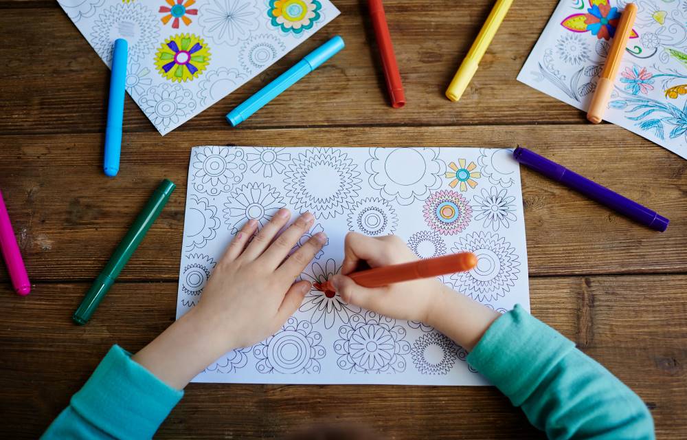 Alat Menggambar dan Buku Mewarnai : Peralatan dan Pelengkapan Sekolah Untuk Anak TK Yang Bisa Pacu dan Kembangkan Kreativitas Anak.