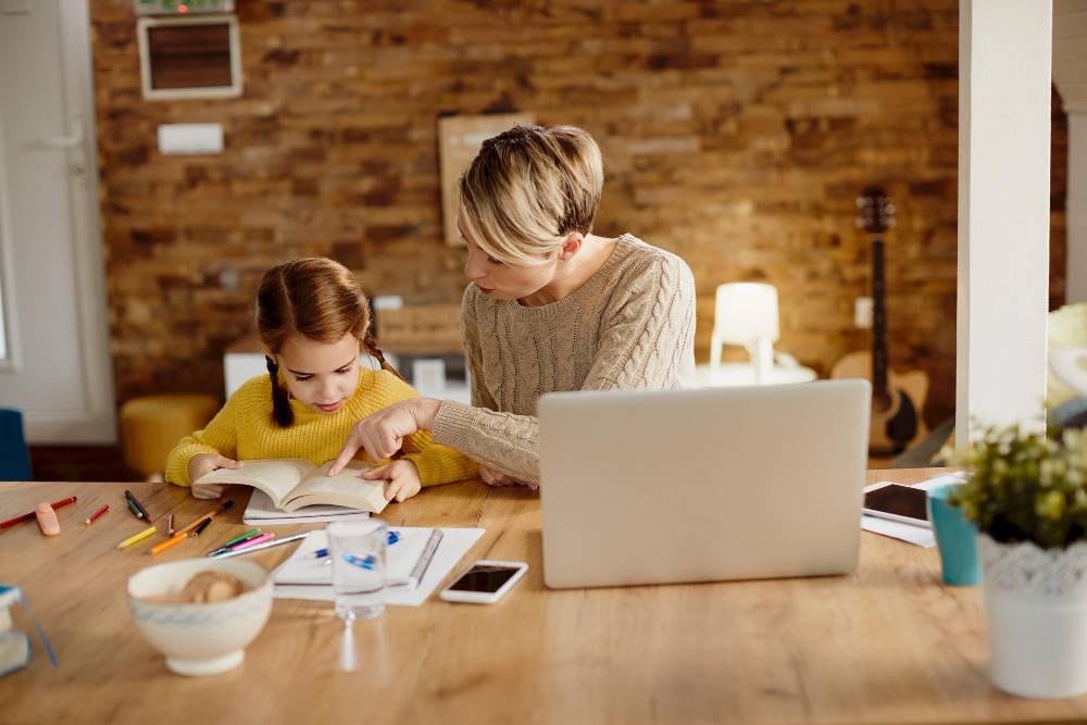 Perlu Ayah Bunda Tahu Kalau Dalam Homeschooling Orang Tua Adalah Kepala Sekolahnya