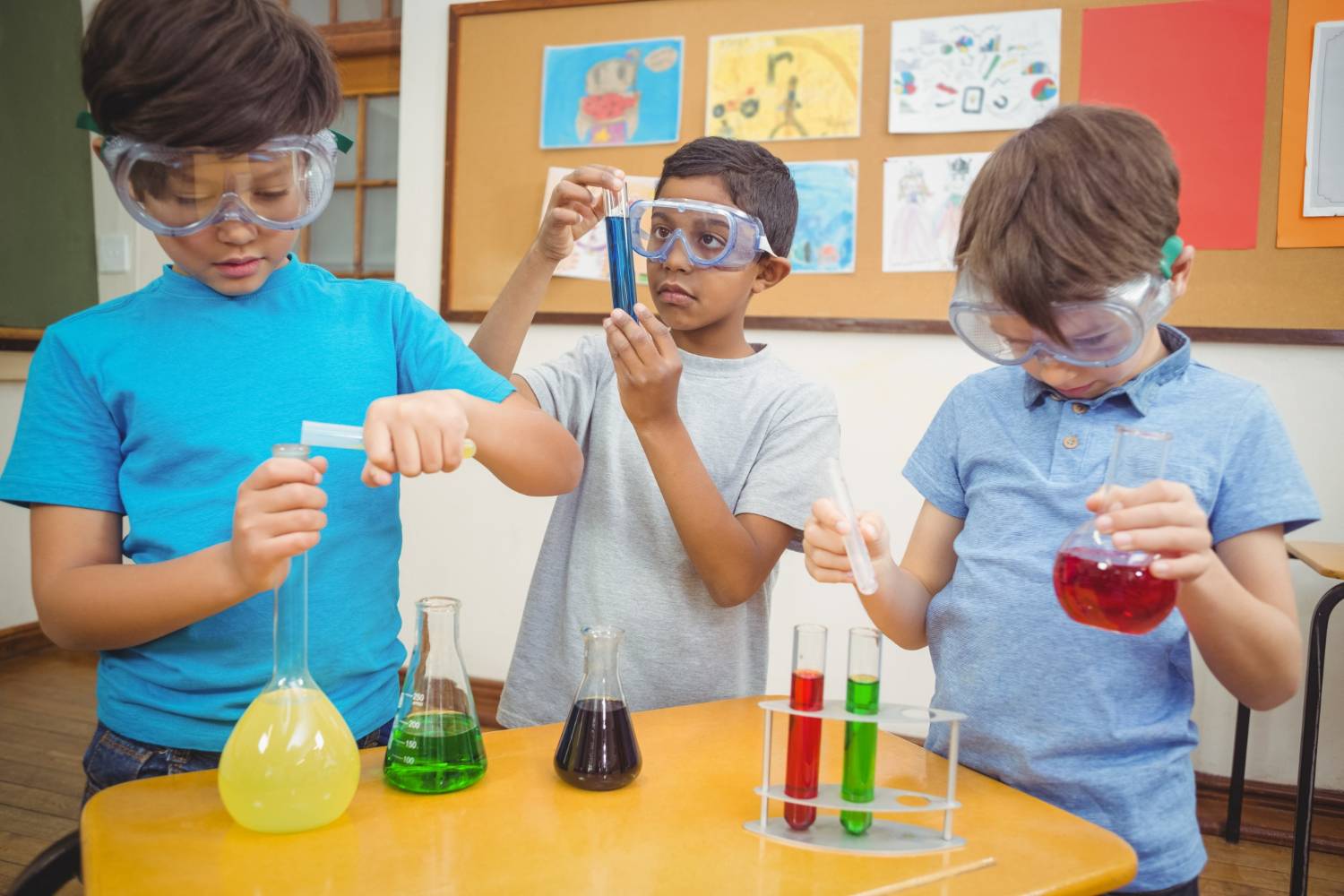 Penerapan Metode Montessori dalam Sains dan Eksplorasi Alam untuk Anak
